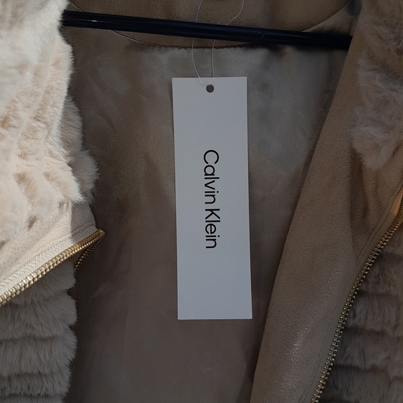 Calvin Klein Women's Beige Faux Fur Full Zip Vest Size Large - Picture 3 of 4